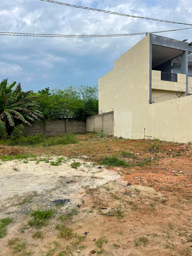 Terrain spacieux de 398 m² avec titre foncier sécurisé