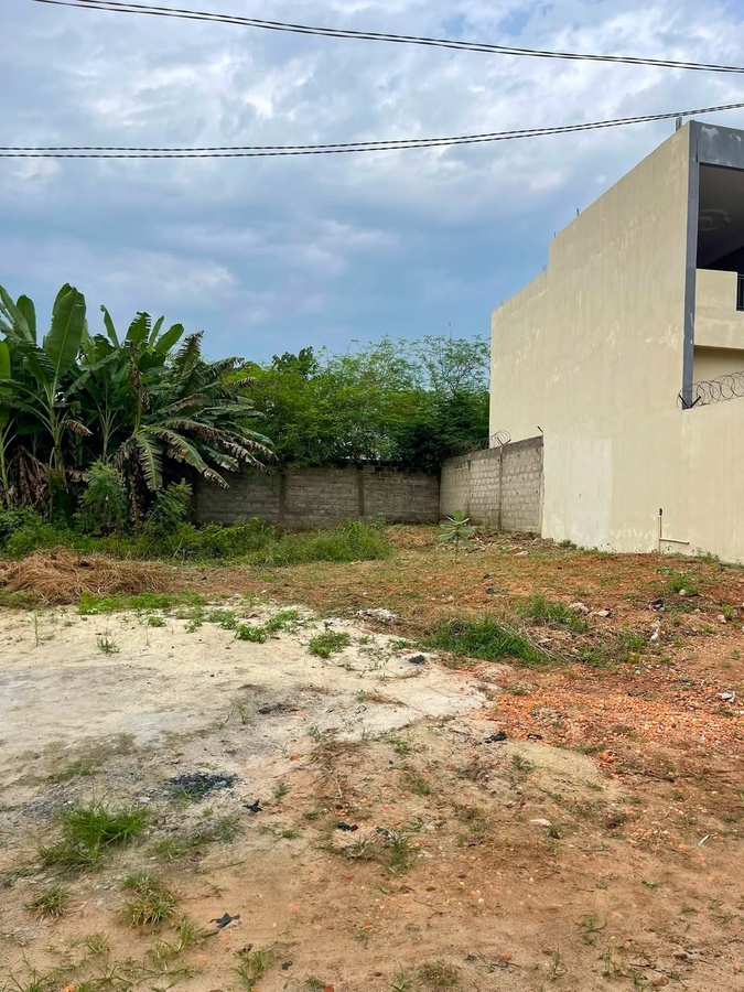 Terrain spacieux de 398 m² avec titre foncier sécurisé