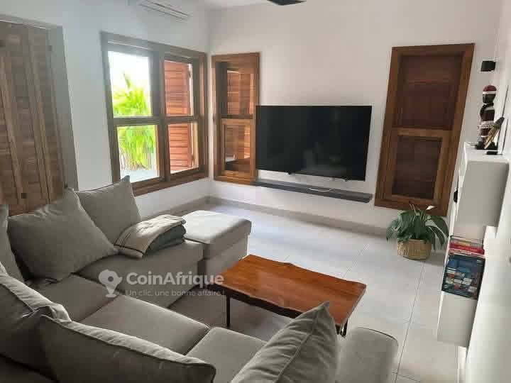 Villa luxueuse de 5 pièces avec piscine privée et jardin