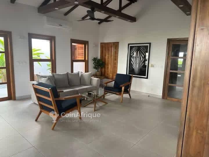 Villa luxueuse de 5 pièces avec piscine privée et jardin