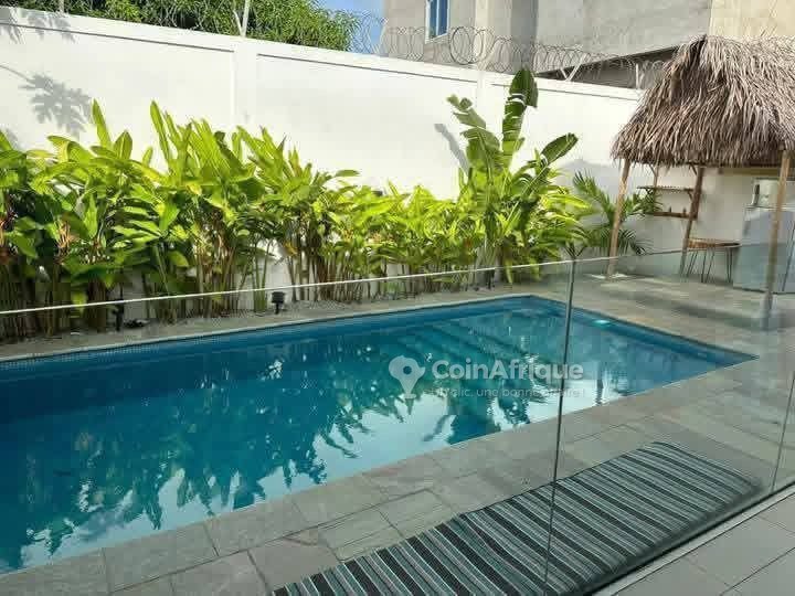 Villa luxueuse de 5 pièces avec piscine privée et jardin