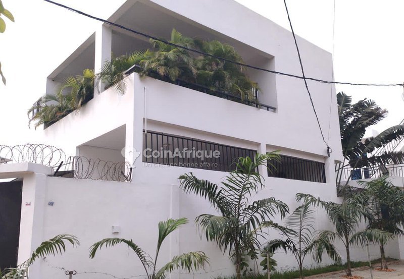 Villa luxueuse de 4 pièces avec titre foncier personnel, jardin et roof top