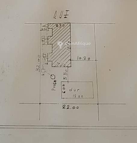 Immeuble R+2 à rénover avec permis d'habiter sur un terrain de 704 m²