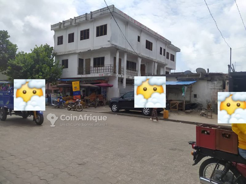 Immeuble R+2 à rénover avec permis d'habiter sur un terrain de 704 m²