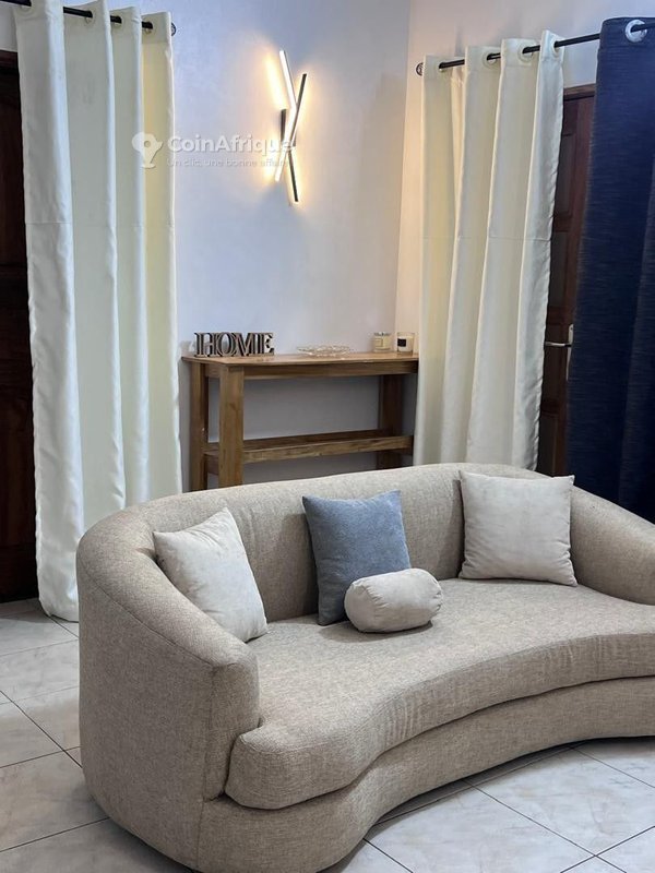 Appartement meublé 2 pièces avec services inclus et groupe électrogène