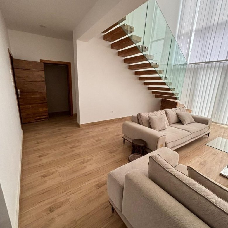 Villa luxueuse de 4 chambres avec climatisation et jardin spacieux