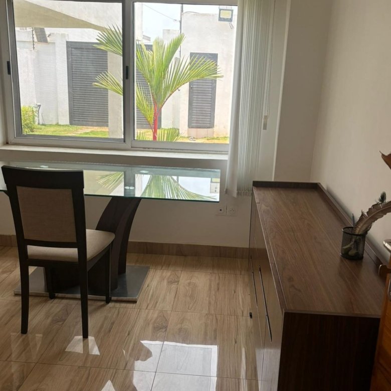 Villa luxueuse de 4 chambres avec climatisation et jardin spacieux