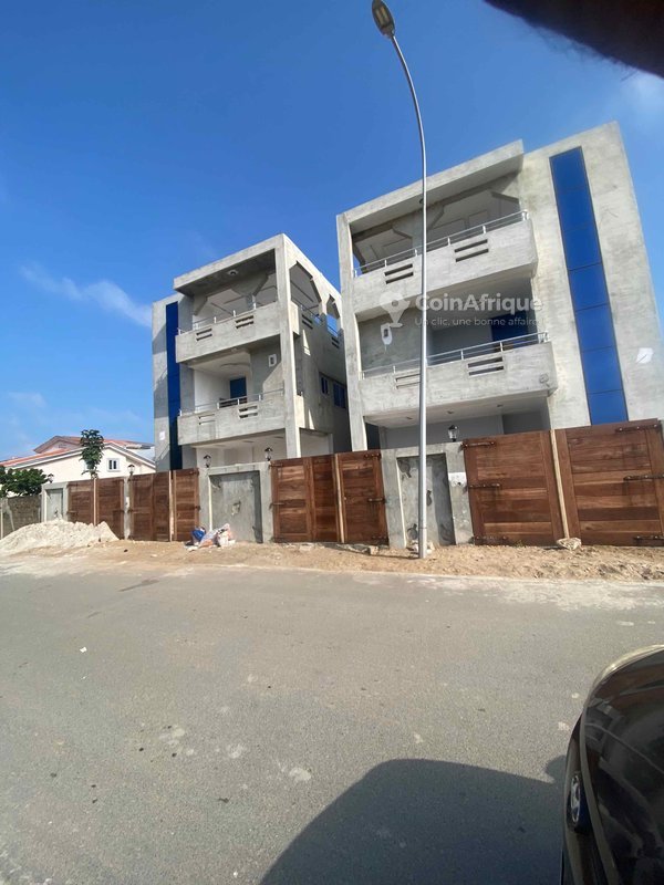 Villa luxueuse de 5 pièces avec piscine et vue sur la mer