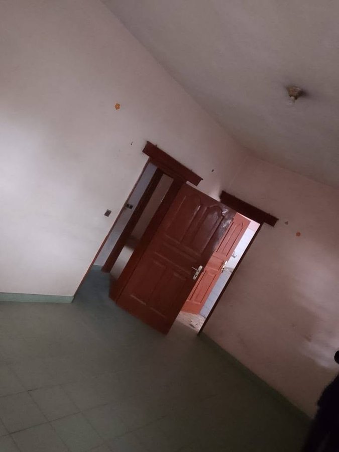 Appartement de 2 pièces avec douche indépendante et placards muraux