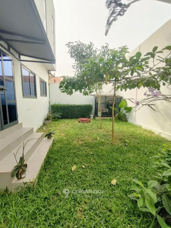 Splendide Villa Duplex de 2 Pièces avec Roof Top et Jardin Entretenu