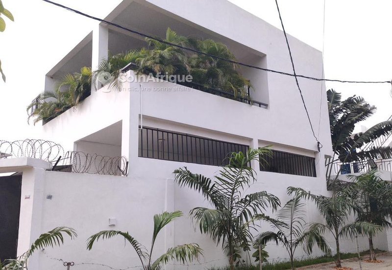 Splendide Villa Duplex de 2 Pièces avec Roof Top et Jardin Entretenu