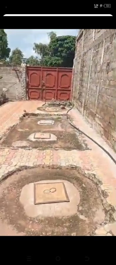 Maison de 2 pièces avec forage et cour pavée