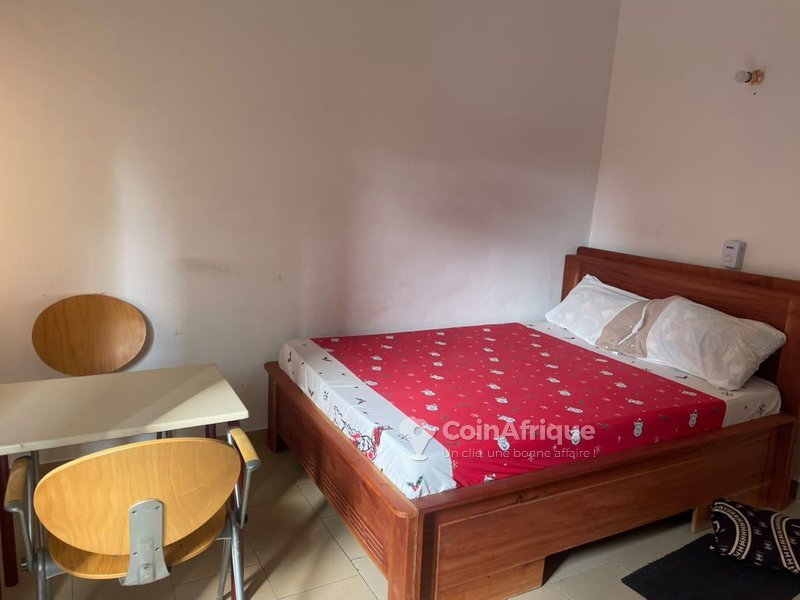 Appartement meublé d'une pièce avec cadre sécurisé et confort optimal