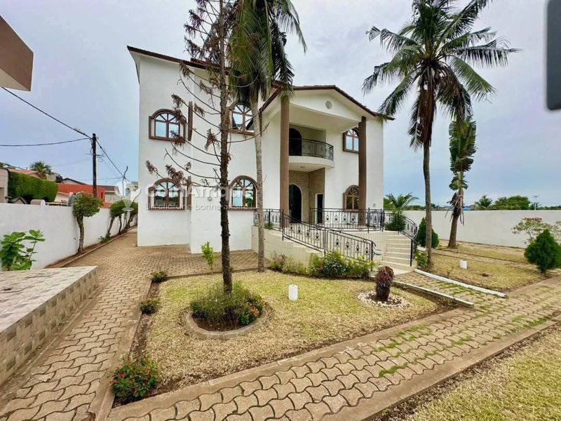 Villa luxueuse de 6 pièces avec piscine et espace événementiel