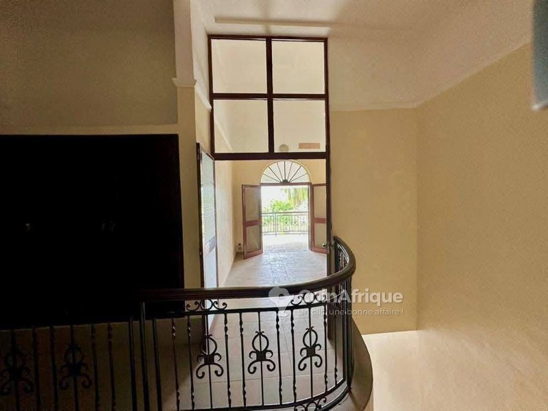 Villa luxueuse de 6 pièces avec piscine et espace événementiel