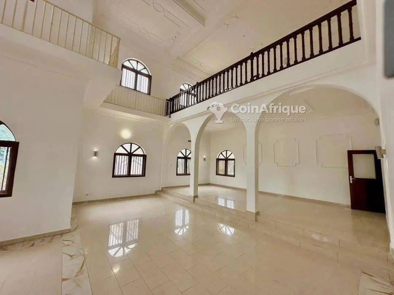 Villa luxueuse de 6 pièces avec piscine et espace événementiel