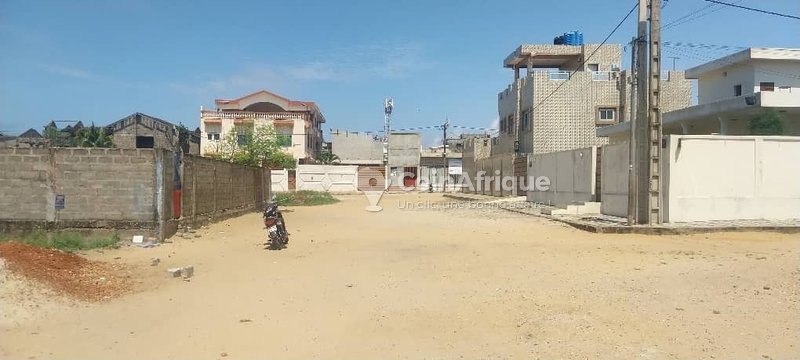 Terrain de 500 m² avec titre foncier personnel en main