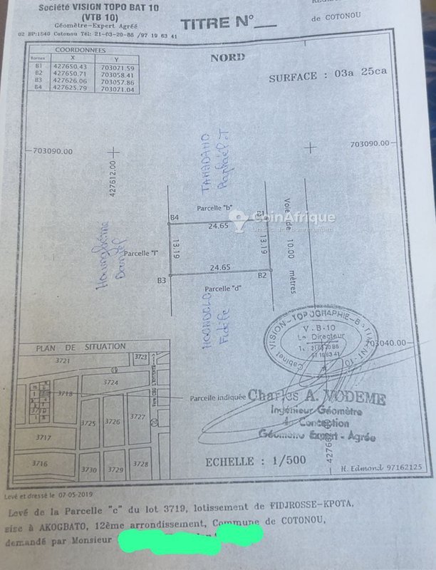 Terrain constructible de 325 m² avec documents légaux complets à Akogbato