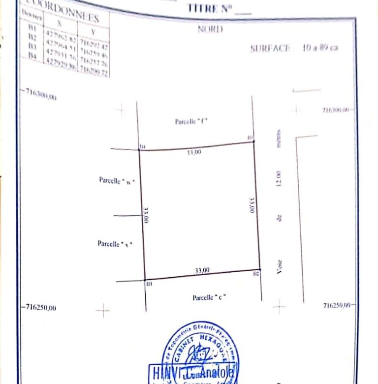 Terrain spacieux de 1089 m² avec titre foncier personnel en position stratégique
