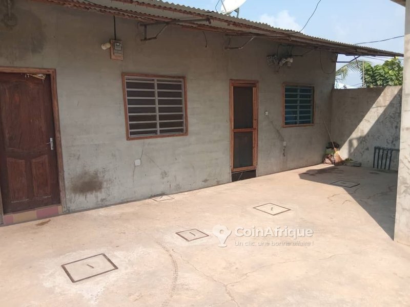 Maison locative de 5 lots avec sanitaires et plafonnage haut de gamme