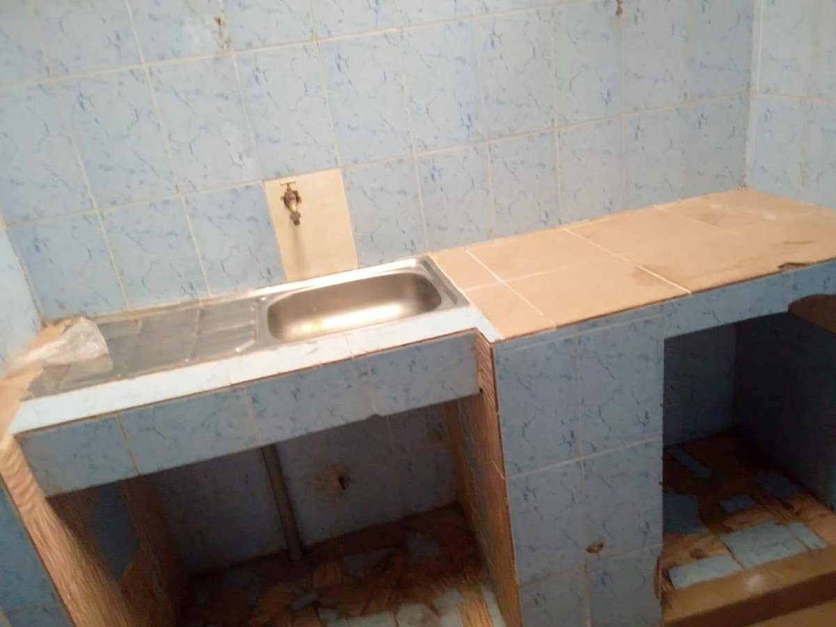 Appartement spacieux d'une pièce avec terrasse et commodités modernes