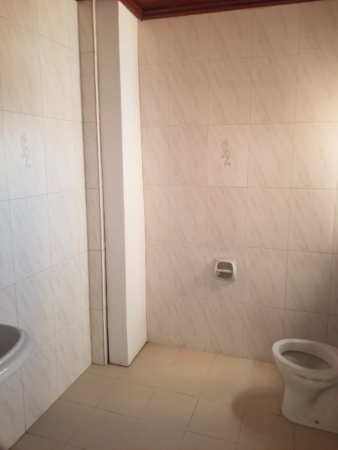 Bureau spacieux de 3 pièces avec ascenseur et balcon en plain-pied