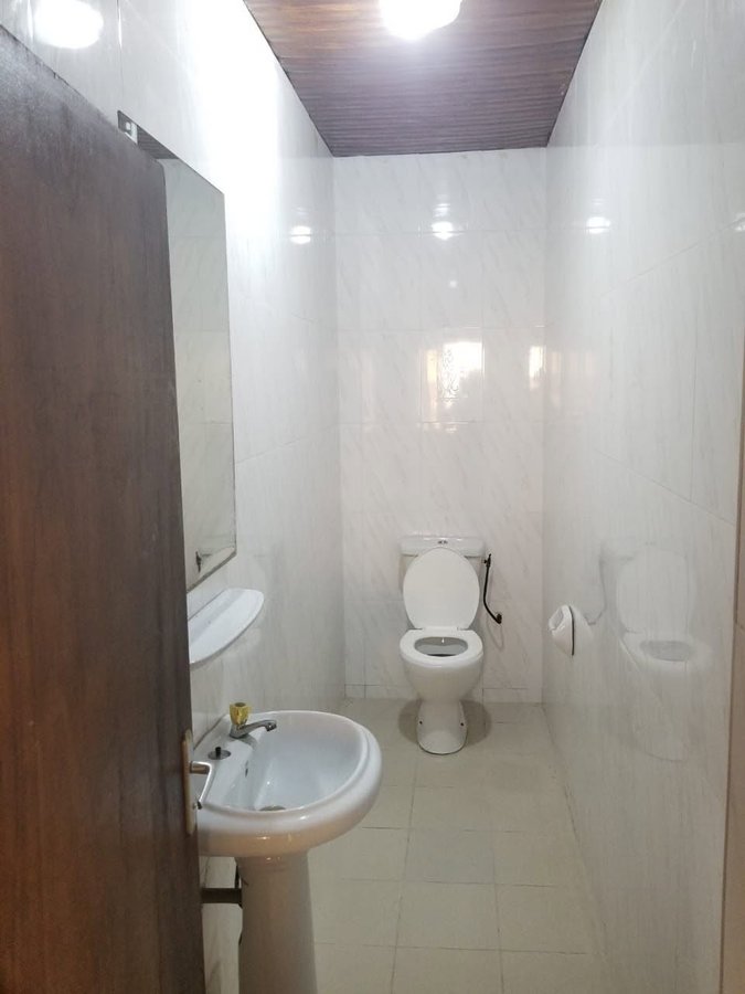 Bureau spacieux de 3 pièces avec ascenseur et balcon en plain-pied