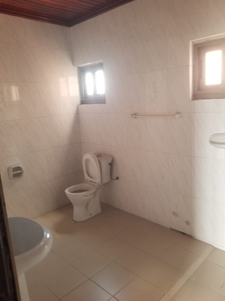 Bureau spacieux de 3 pièces avec ascenseur et balcon en plain-pied