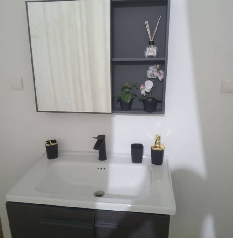 Appartement meublé de 2 pièces avec entrée personnelle dans un cadre sécurisé et calme