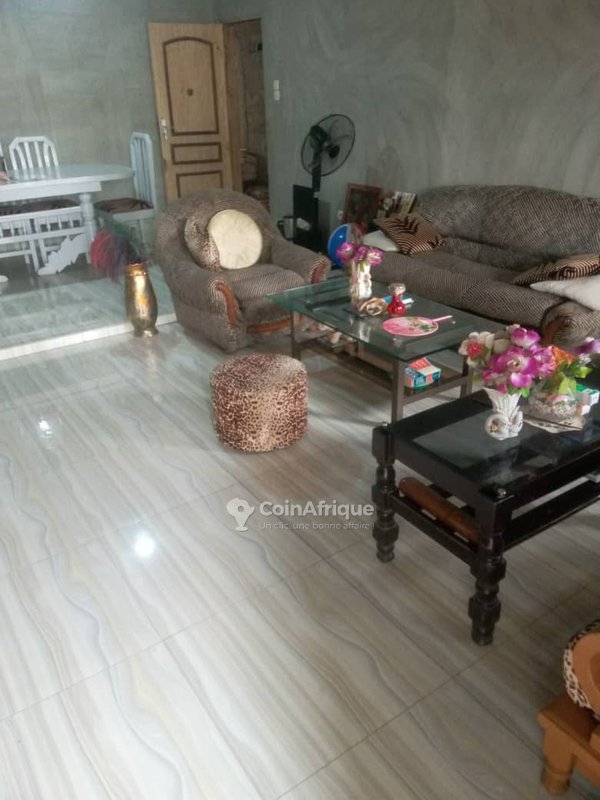 Villa spacieuse de 4 pièces avec garage et espace vert à proximité de la mer