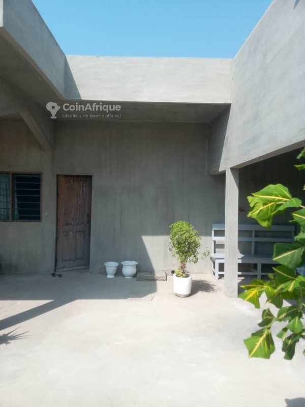 Villa spacieuse de 4 pièces avec garage et espace vert à proximité de la mer