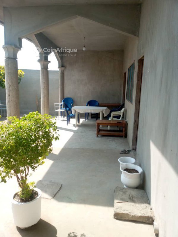 Villa spacieuse de 4 pièces avec garage et espace vert à proximité de la mer