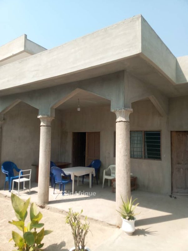 Villa spacieuse de 4 pièces avec garage et espace vert à proximité de la mer