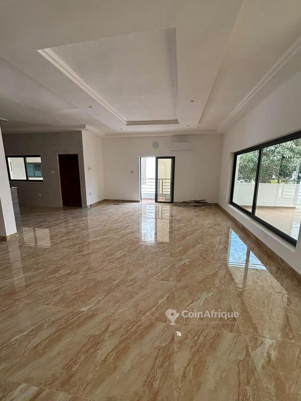 Appartement meublé de 3 pièces avec climatisation et terrasse privative