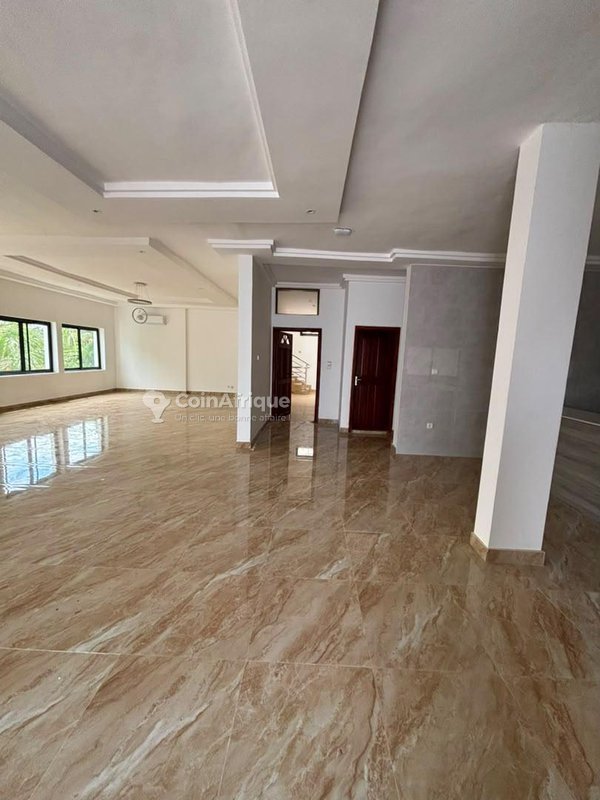 Appartement meublé de 3 pièces avec climatisation et terrasse privative