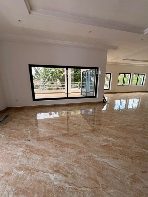 Appartement meublé de 3 pièces avec climatisation et terrasse privative