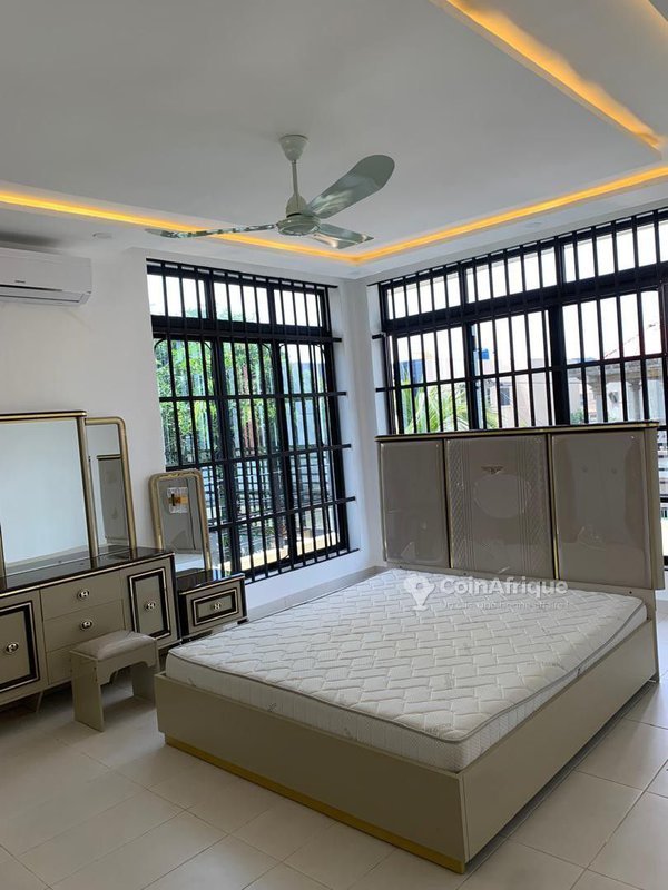 Villa luxueuse de 5 pièces avec climatisation, sécurité 24h/24 et jardin