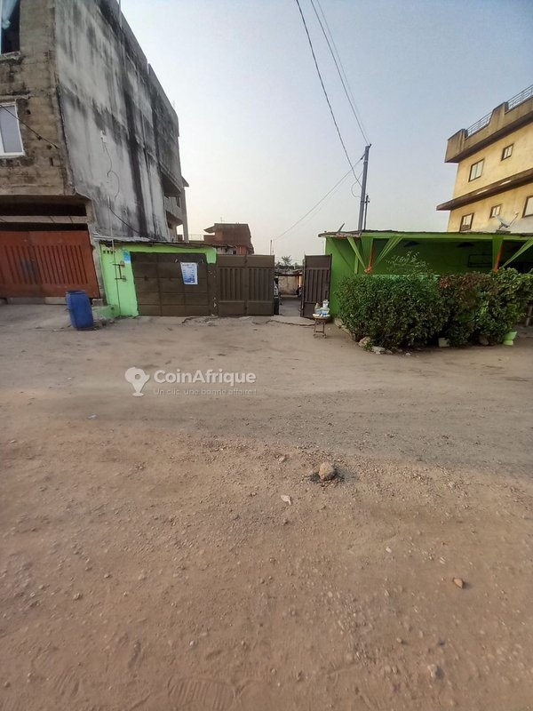 Villa luxueuse de 7 pièces avec titre foncier en position stratégique