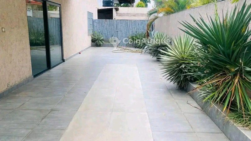 Villa luxueuse de 5 pièces avec piscine privée et jardin spacieux