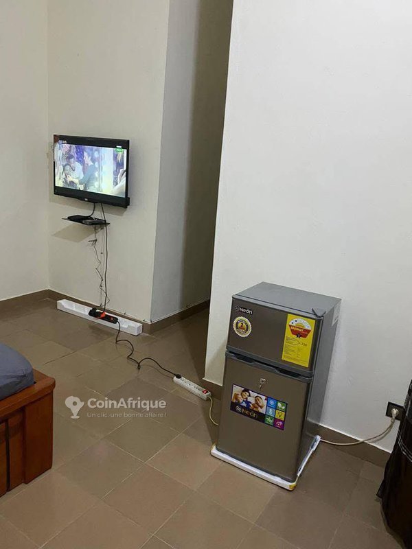 Appartement meublé d'une pièce avec cuisine équipée et cadre sécurisé