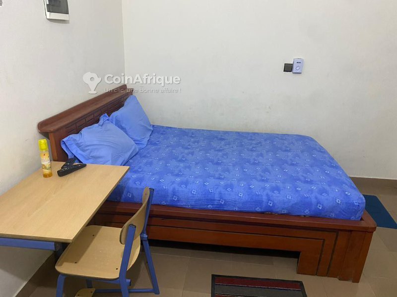 Appartement meublé d'une pièce avec cuisine équipée et cadre sécurisé