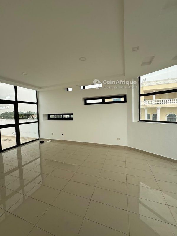 Villa spacieuse de 4 chambres avec jardin et terrasse en location