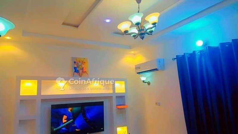 Appartement meublé de 2 pièces avec climatisation et équipements haut de gamme