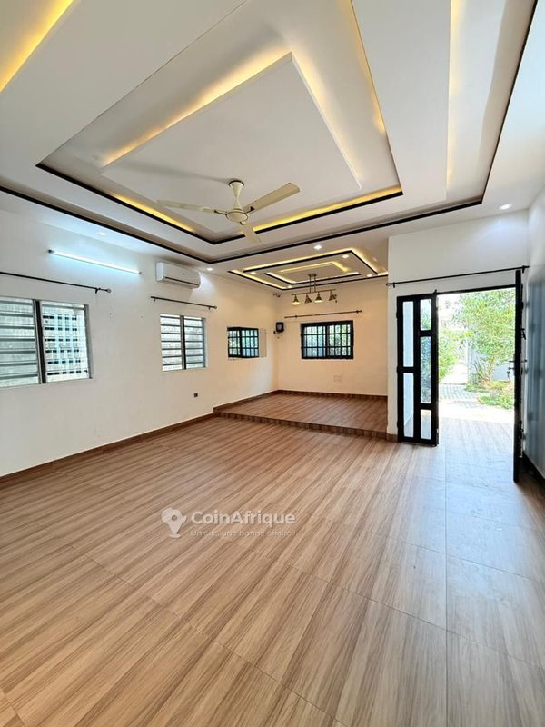 Villa luxueuse de 4 pièces avec climatisation et sécurité optimale