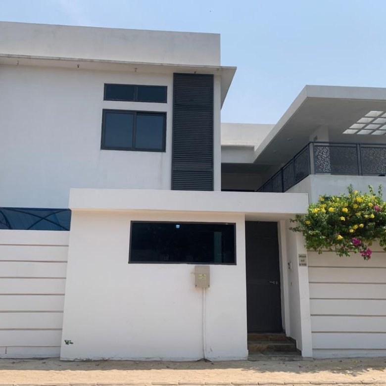 Villa luxueuse de 6 pièces avec terrasse panoramique vue sur mer et prestations haut de gamme