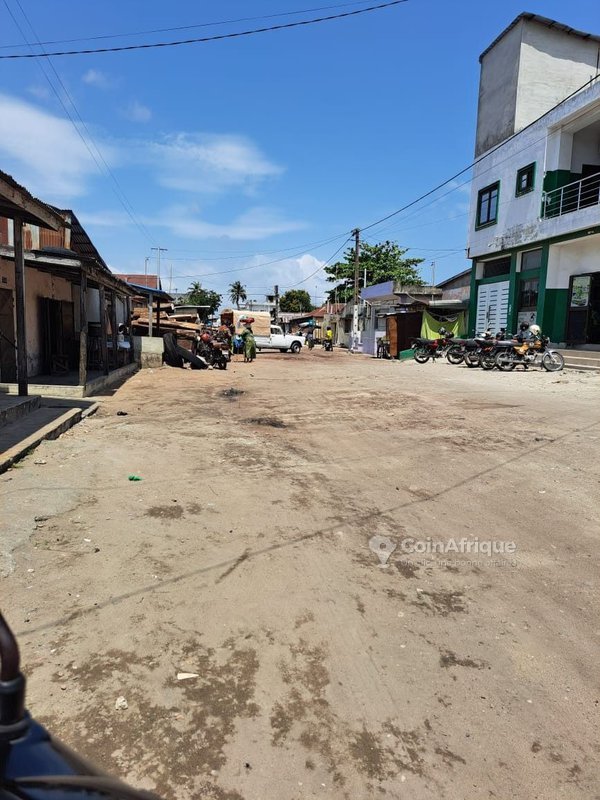 Terrain exclusif de 370 m² avec titre foncier personnel et voie large