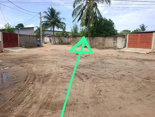 Terrain constructible de 470 m² avec titre foncier en cours et emplacement stratégique