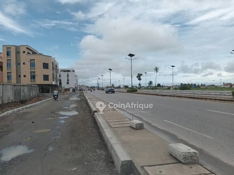 Terrain exceptionnel de 344 m² avec titre foncier, clôturé et vue sur mer