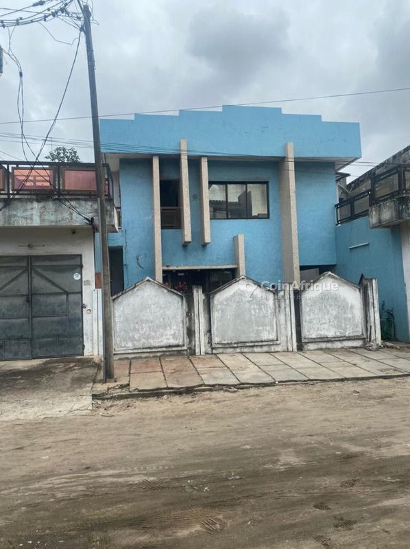 Maison R+1 spacieuse avec 9 chambres et garage - Titre foncier inclus