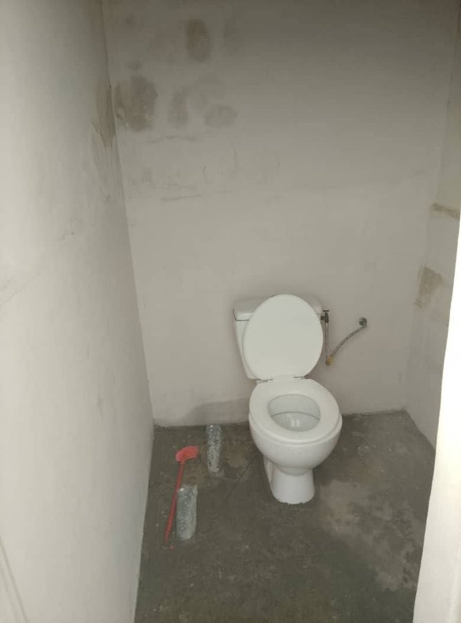 Appartement spacieux de 4 pièces avec salon et sanitaires complets